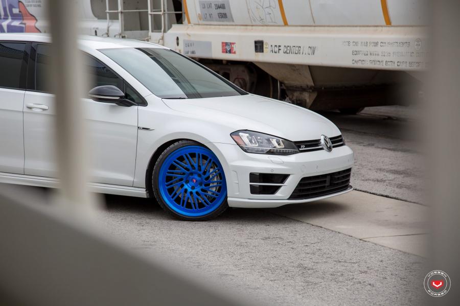 Детали экстерьера Volkswagen Golf R on Vossen Wheels (LC-105T) 2017 года  (фото 13 из 23)